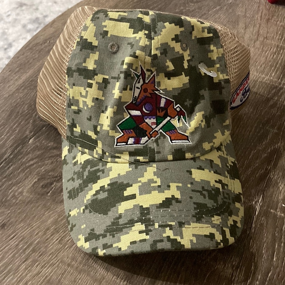 ARIZONA COYOTES ADJUSTABLE MESH CAMO HAT! THROWBACK HAT!